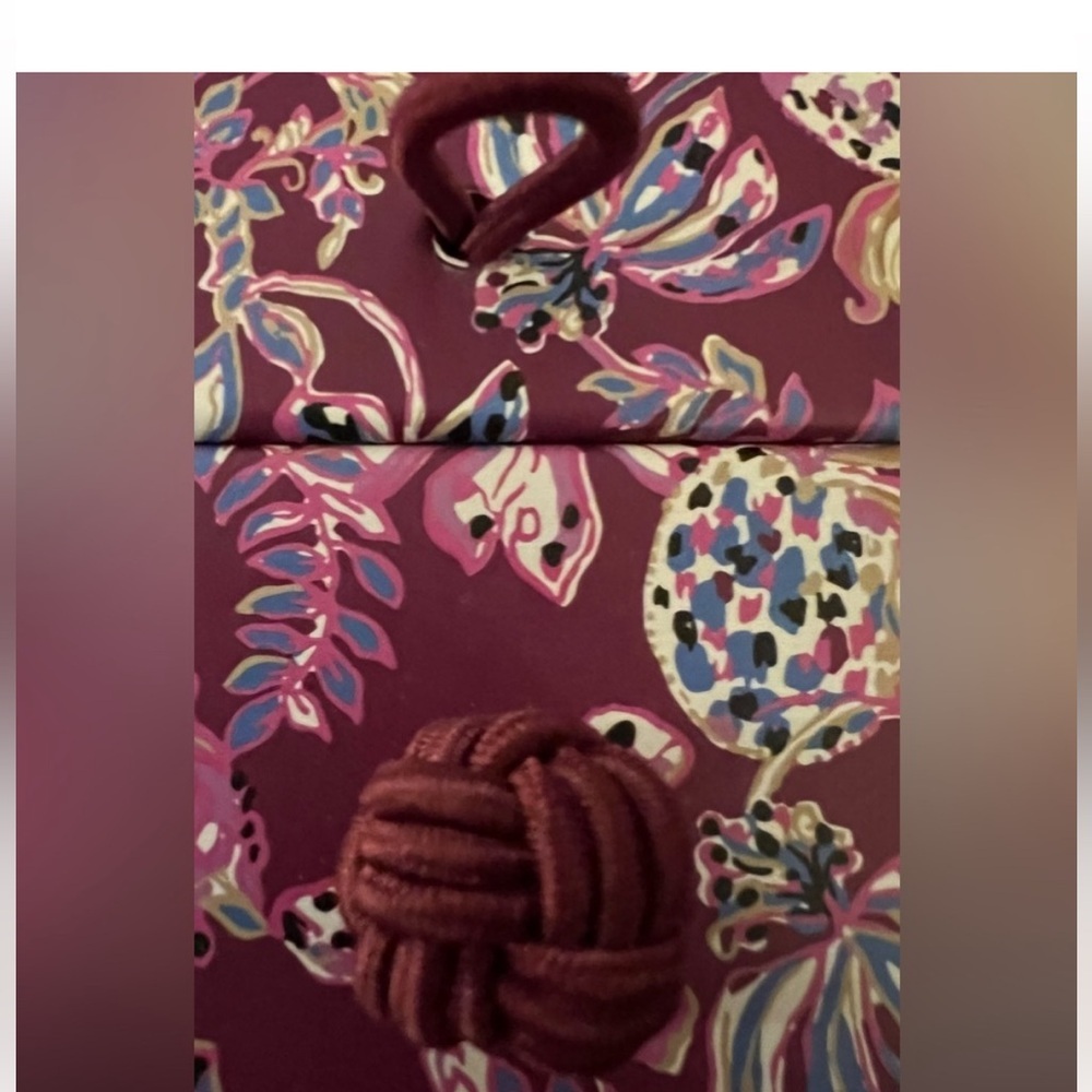 NEW ✨ Lilly Pulitzer Votive Candle Set of 3 in gorgeous magenta floral gift box - Picture 4 of 7